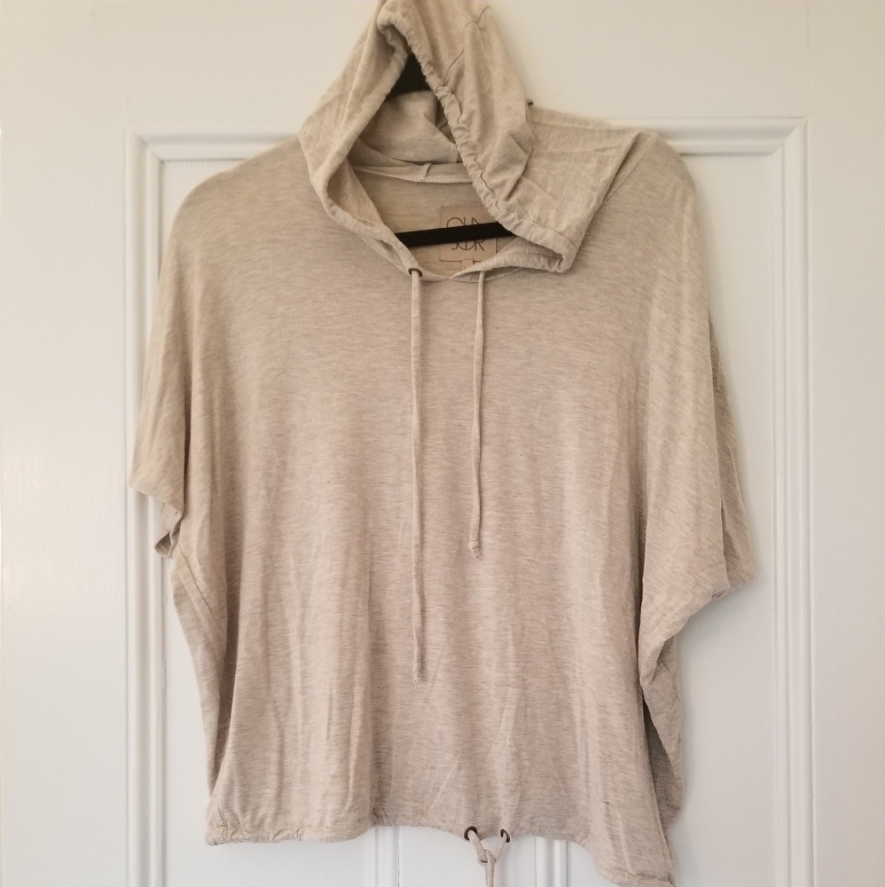 Short sleeve hooded shirt